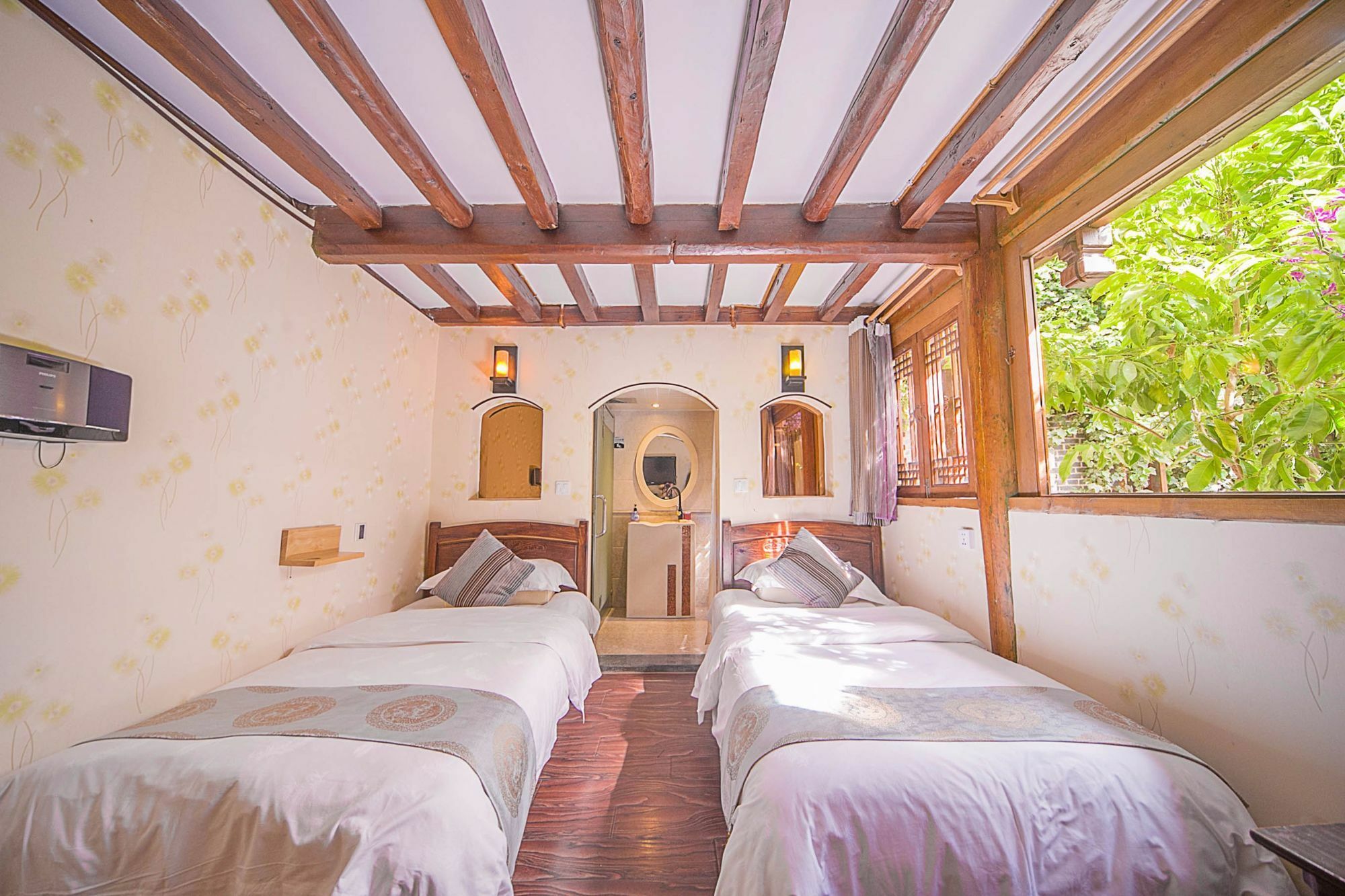 Lijiang Half Moon Bay Inn Esterno foto